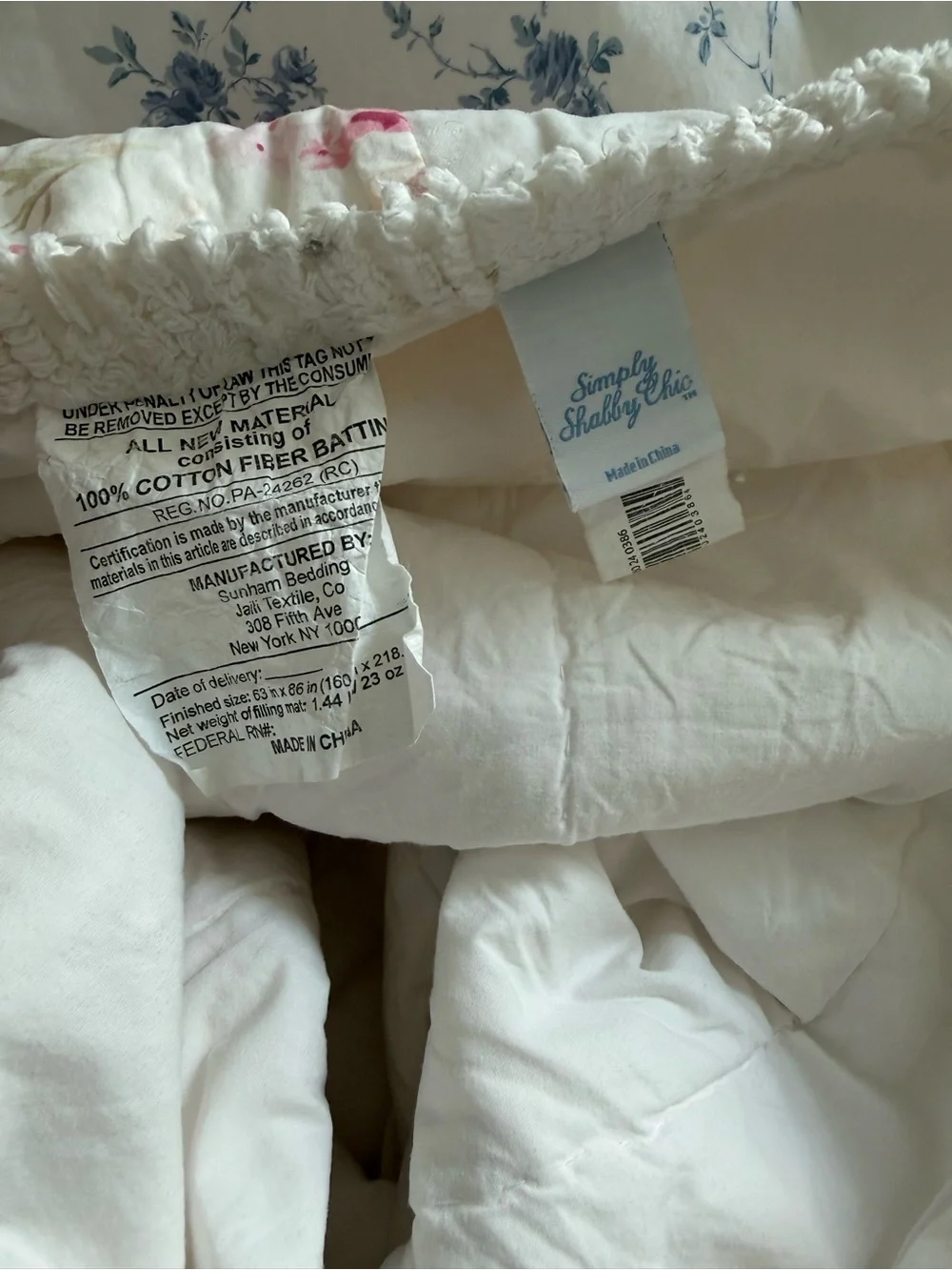Shabby chic comforter twin (minor flaw) - Picture 5 of 7